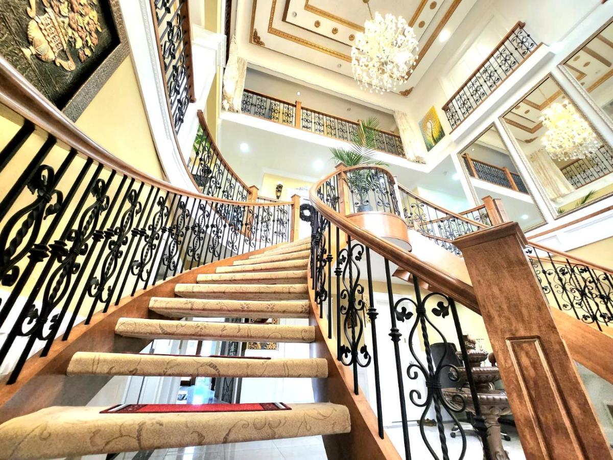 Empire Palace Hotel Surrey Ngoại thất bức ảnh