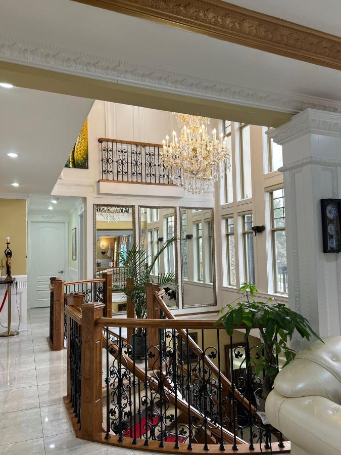 Empire Palace Hotel Surrey Ngoại thất bức ảnh