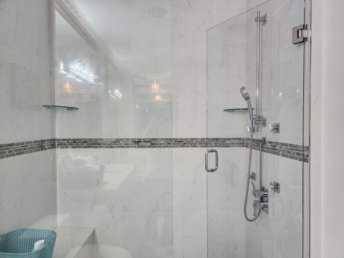 Empire Palace Hotel Surrey Ngoại thất bức ảnh